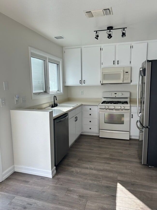 Photo - CHARMING 1 STORY - 2 BEDROOM HOME CLOSE TO...