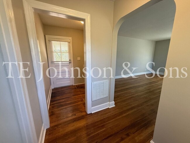 Photo - Charming 2BR Home Near Silas Creek Pkwy with Hardwood Floors & Carport