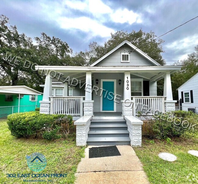 Building Photo - Lovely 3 bedroom / 2 bathroom unit availab... Rental