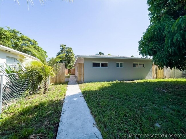 Photo - 831 SW 7th St
