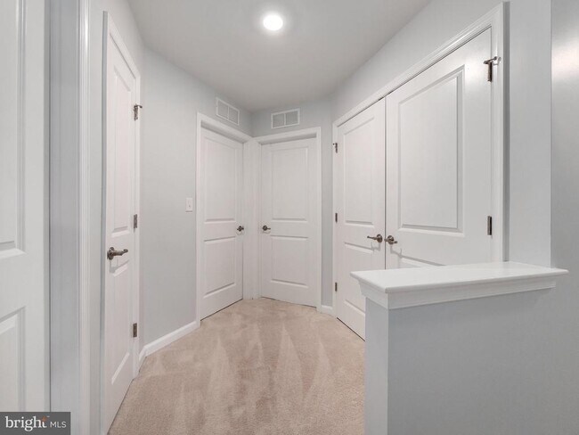 Photo - 131 Edgewater Ct