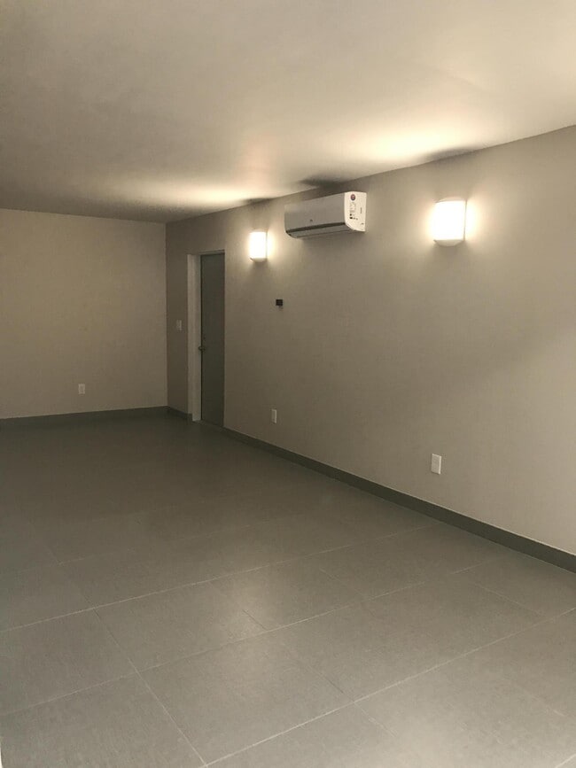 Photo - 142 SW 8th Ave Unit Apt D