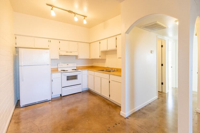 Photo - 1343 W 3rd St