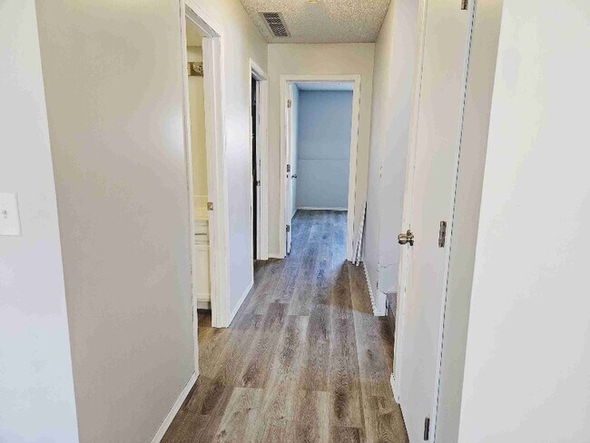 Photo - 405 Cherokee Dr