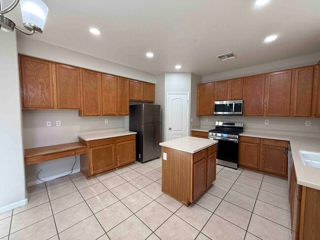 Photo - Great 4 Bedroom with Pool