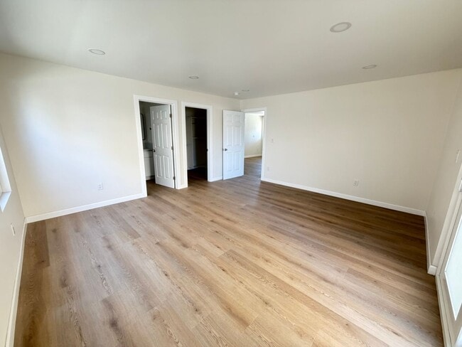 Photo - 2400DelM Unit 2400