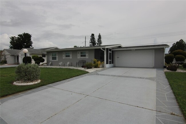 Building Photo - 810 Oakmont Ave Rental