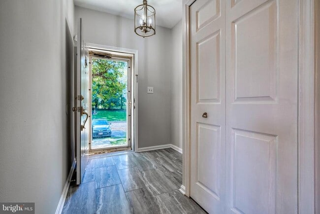 Building Photo - 11813 Sherbourne Dr