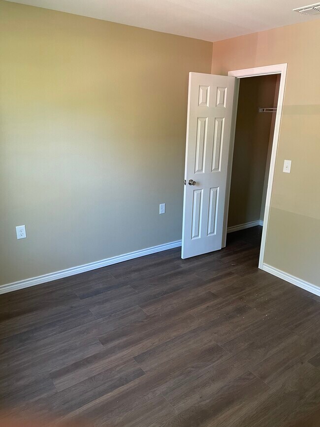 GUEST BEDROOM 1 WITH CLOSET - 612 Timberline Dr