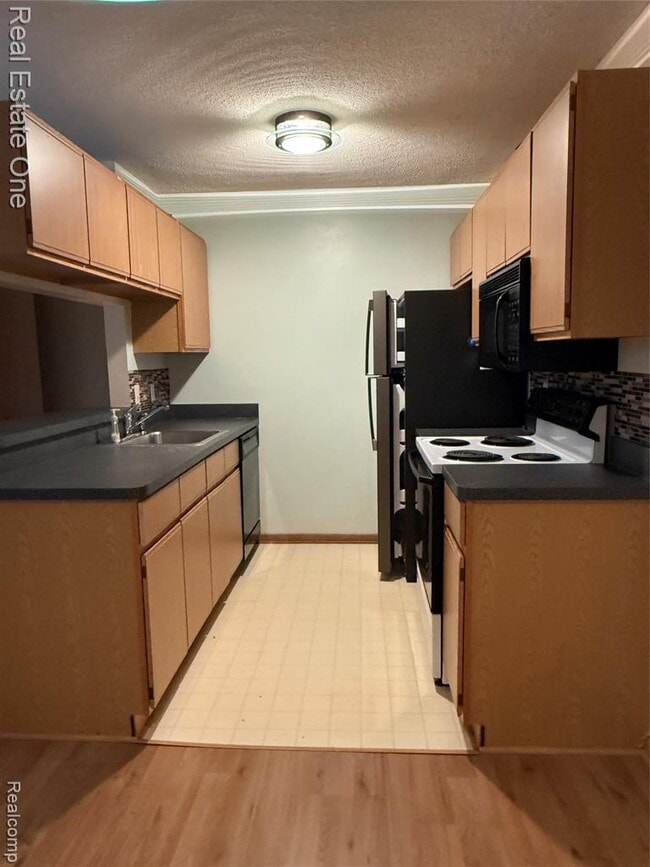 Photo - 24060 Middlebelt Rd