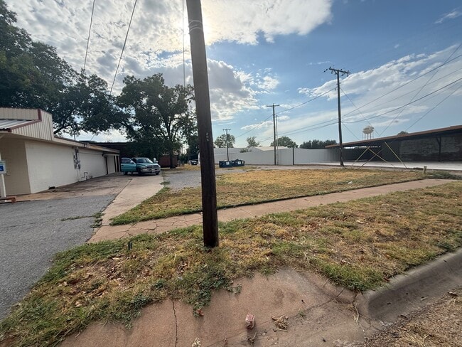 Photo - 203 N Ave D