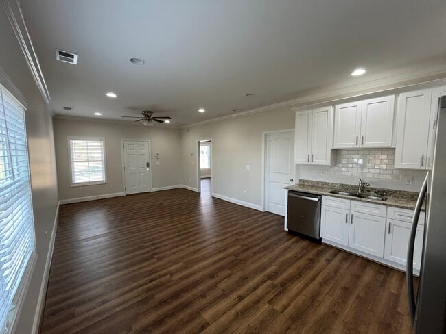 Photo - 102 Oak Ln Unit 104A