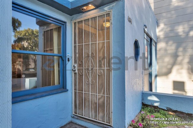 Photo - 484 Waller St