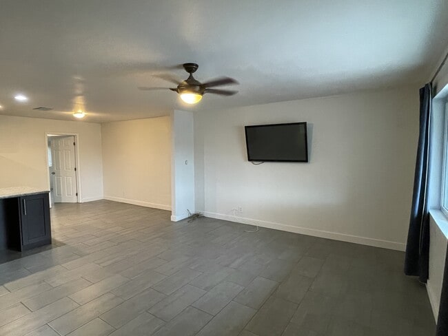 Photo - 1730 S Parkside Dr