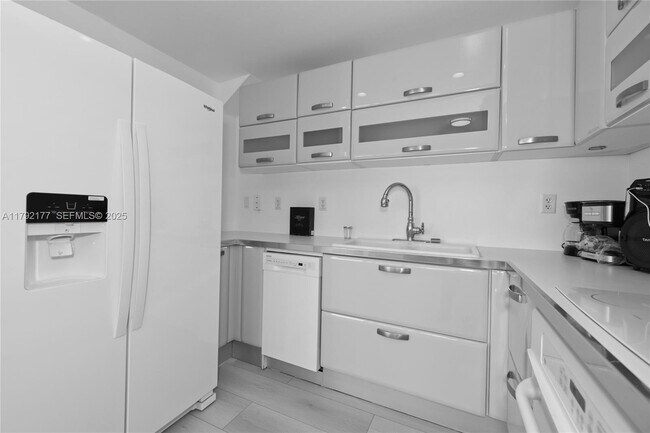 Photo - 6580 Indian Creek Dr Unidad 608