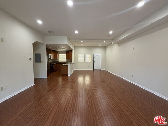 15024 Magnolia Blvd Unidad 102