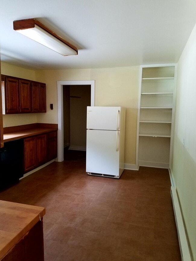 Photo - 1 Bedroom Freshly Painted Apartment with Bonus Room On Route 390 In Canadensis