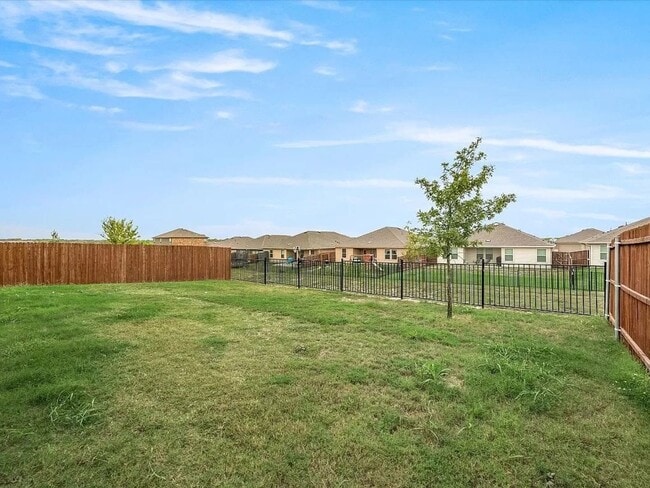 Photo - 805 Fueller Dr