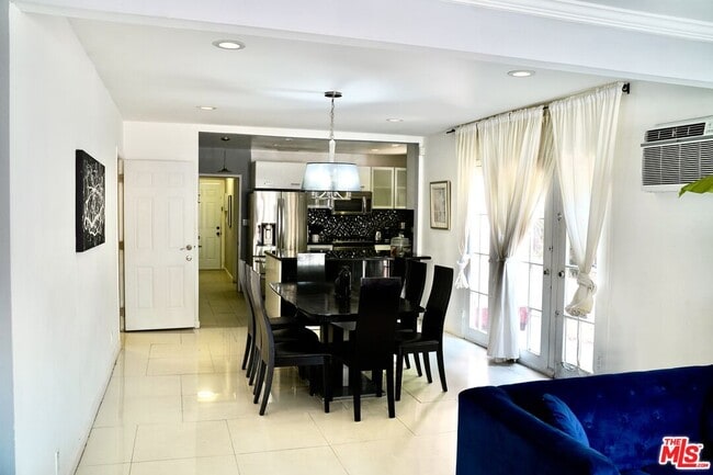 137 Rexford Dr