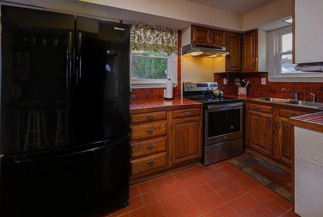 Photo - 6 W Hawley St