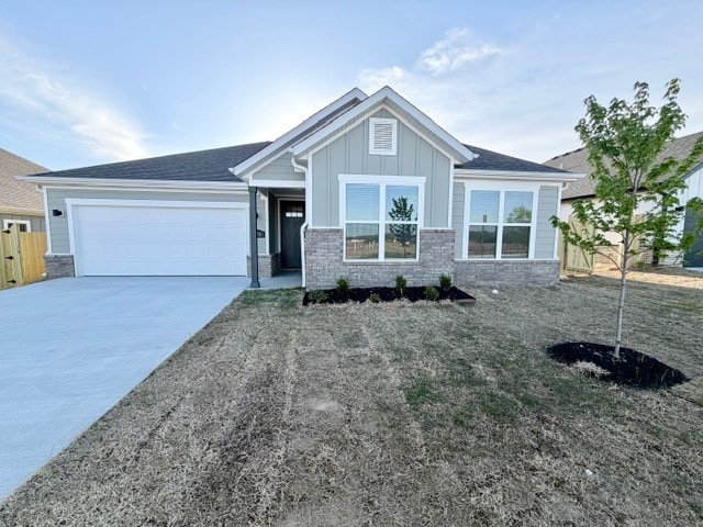 Building Photo - 502 S Calico Ave