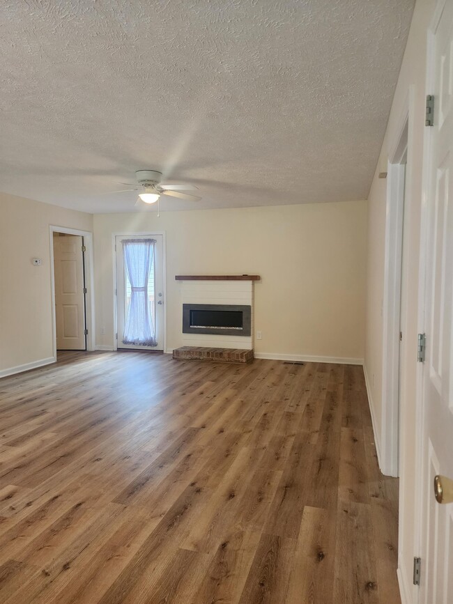 Building Photo - 1756 Lewisburg Pike Unit 1