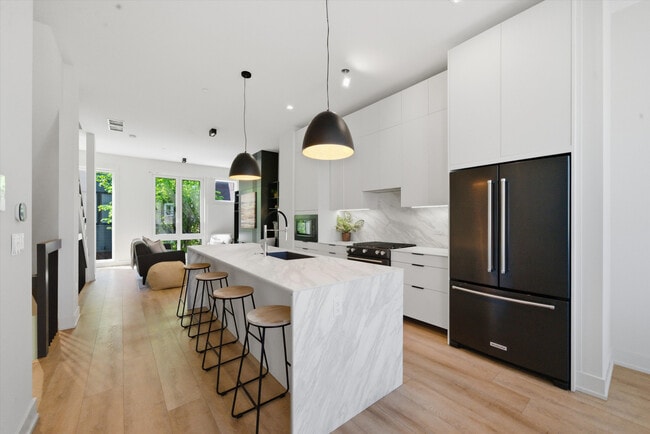 4230 W Belmont Ave