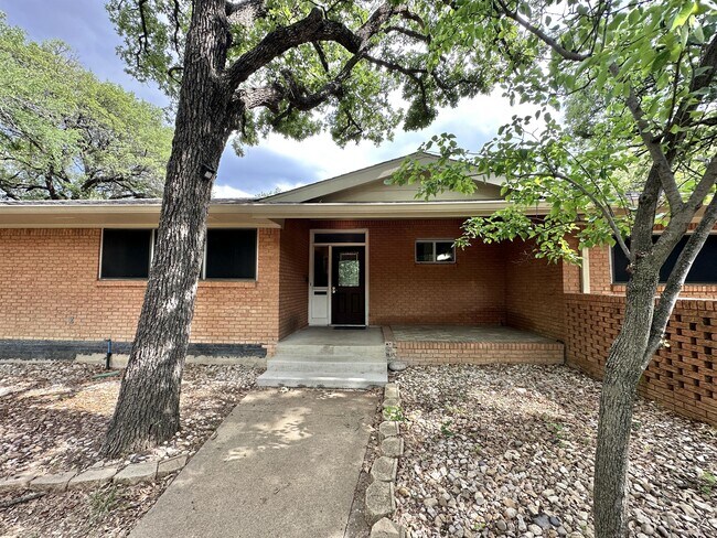 Photo - 1926 Laurelwood Dr