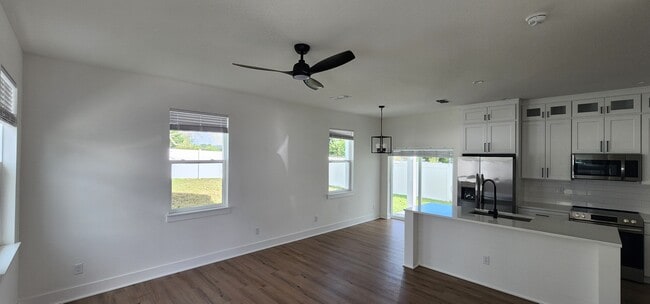 Photo - 2027 Peel Ave