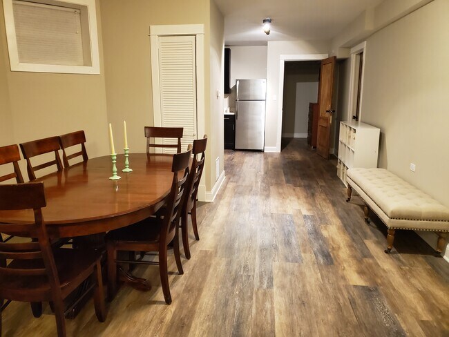 Photo - 3540 N Claremont Ave Unidad G