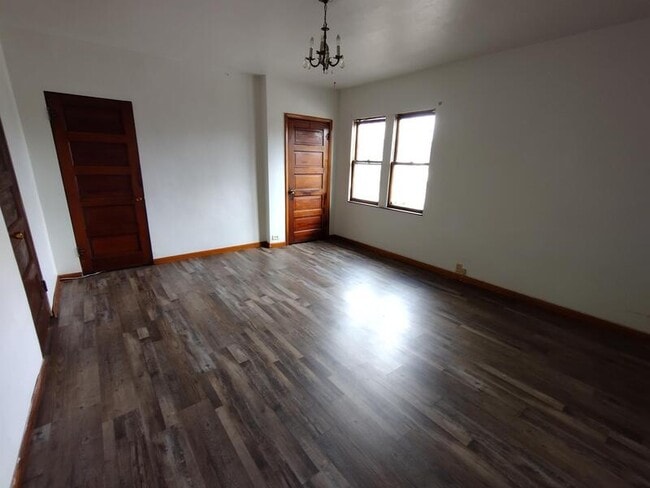 Photo - 1527 Plum St