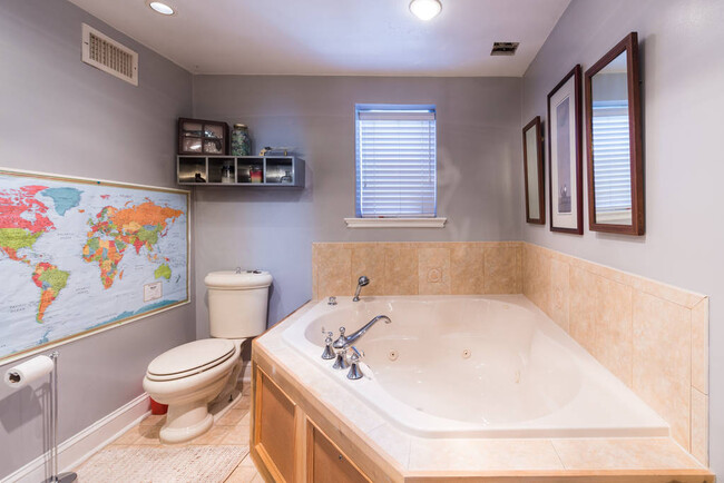 Master bathroom with tub - 639 League St House