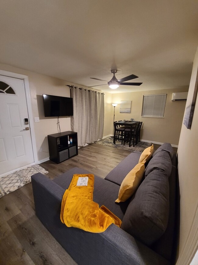 Photo - 238 E 7th St Unit 2