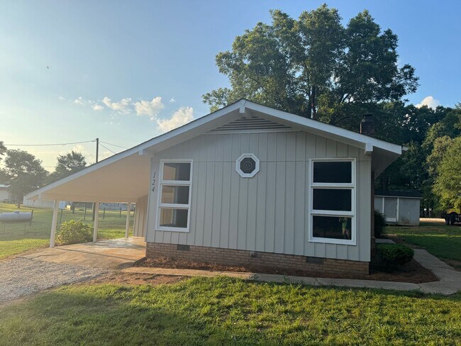 124 Roxie Ln