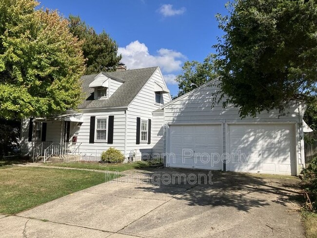 Building Photo - 1944 Malcom Dr Rental