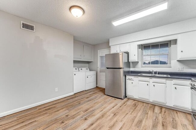 Photo - 740 N 6th St