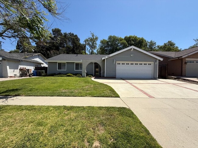 Building Photo - First Time rental in Central Simi Valley, 3 bed, 2 bath