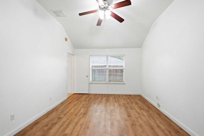 Photo - 111 Thunder Basin Dr