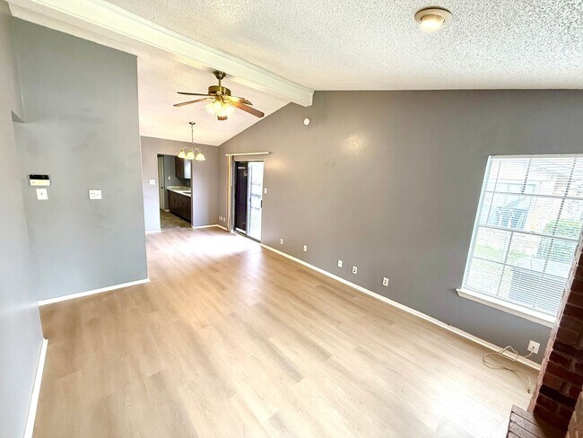 Photo - 5310 Gawain Dr Unidad 5310 Gawain Dr