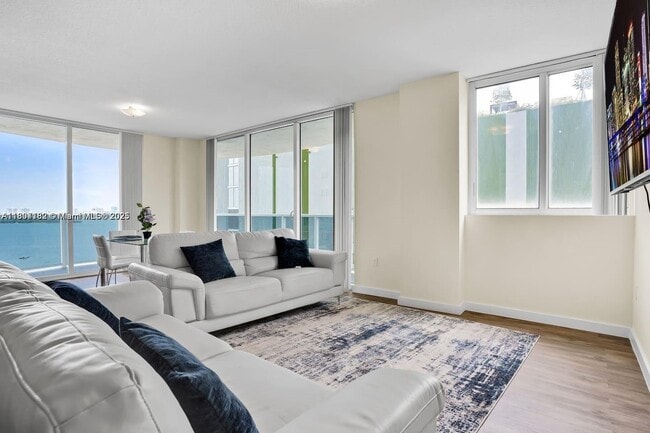 Photo - 601 NE 23rd St Unidad 703