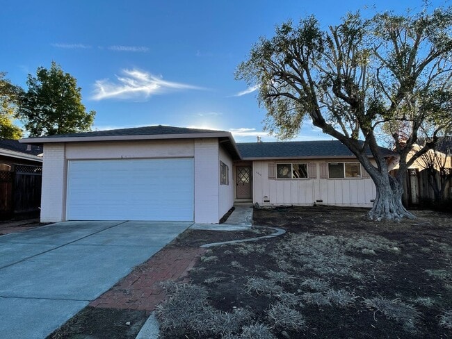 Building Photo - Spacious Home Available in Almaden Valley - 3bd/2ba! Coming Soon!