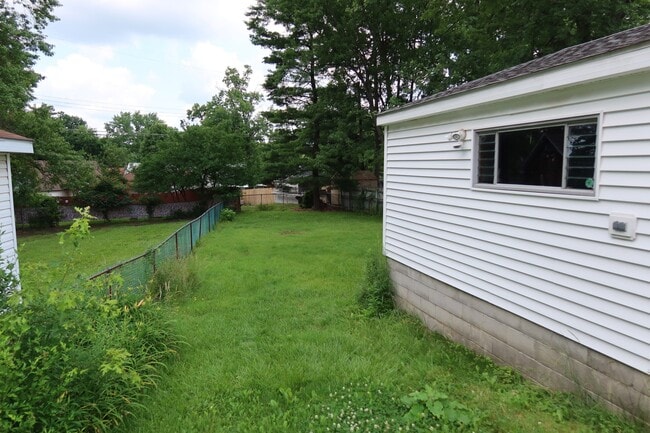 Photo - 1637 Hanover St