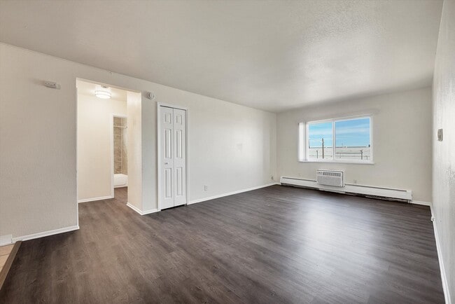 Del Mar Garden Apartments