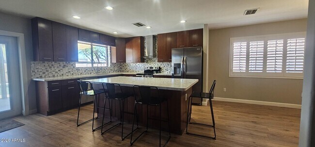 Photo - 1131 E Redfield Rd