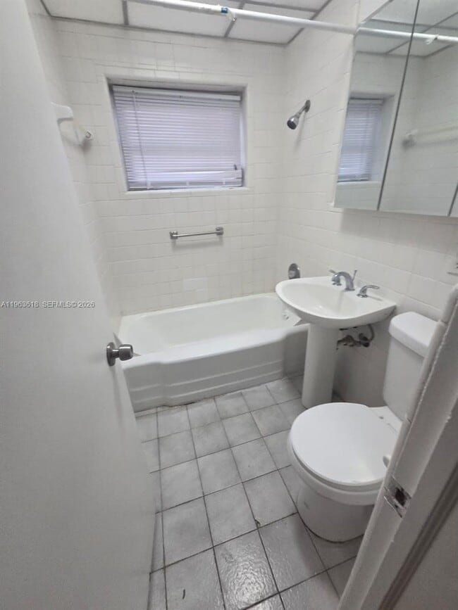 Photo - 1947 Lincoln St Unit B