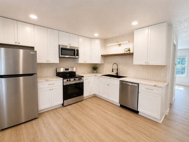 175 Crawford Hill Rd