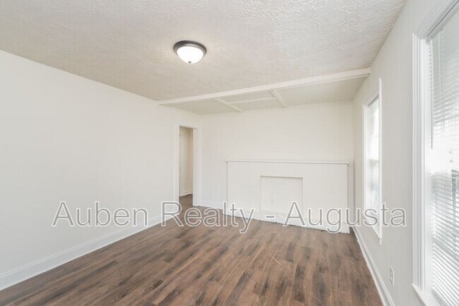 Photo - 2524 Rhodes Dr