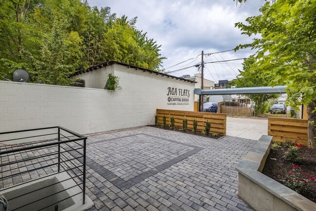 Photo - 727 Kenyon St NW Unit B