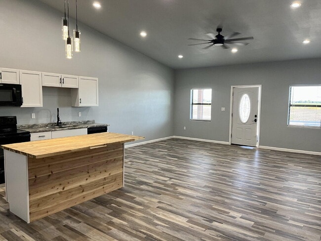 Photo - 1625 County Rd 7340