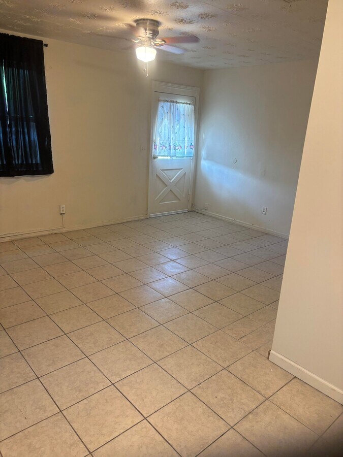 Photo - 3350 Sheridan Rd